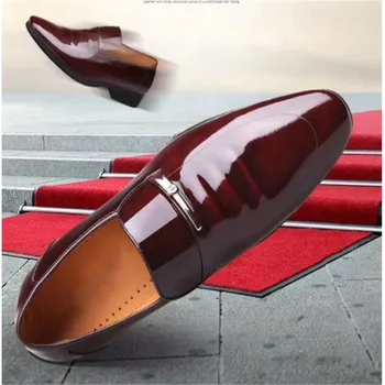 Nova Primavera/Outono Sapatos para Homens de Casamento Sapatos de Couro de Patente Homens de Sapatos de Luxo Casual Homens de Negócios Vestido de Tênis Slip-On Sólido